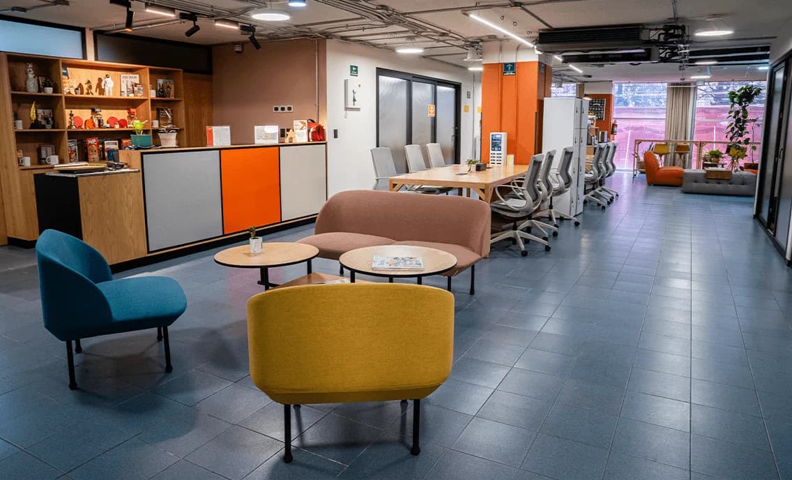 Sala de juntas con vista a la ciudad en Flexo Polanco, CDMX